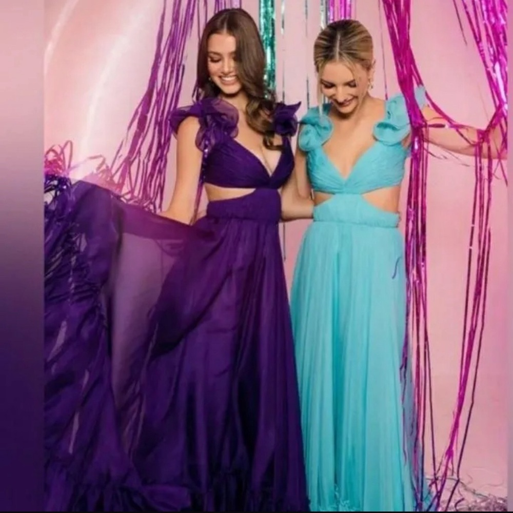Mac Duggal  RUCHED RUFFLED SHOULDER CUT OUT LACE UP GOWN. Style 70254 size 2